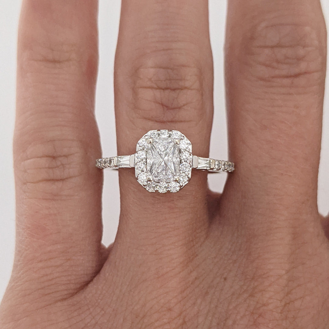 14K WHITE .80 CARAT TOTAL WEIGHT SI1 H-I DIAMOND TRILLION (6) ROUND (22) ESTATE RING 3.6 GRAMS