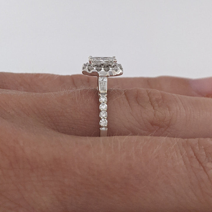 14K WHITE .80 CARAT TOTAL WEIGHT SI1 H-I DIAMOND TRILLION (6) ROUND (22) ESTATE RING 3.6 GRAMS