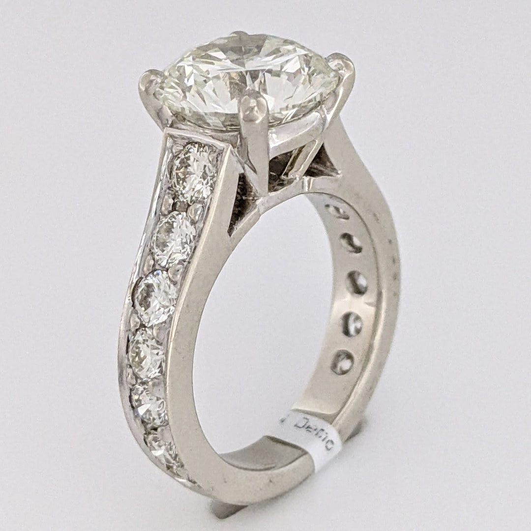 18K WHITE 3.44 CARAT TOTAL SI1 L DIAMOND ROUND WITH 1.32 CARAT TOTAL WEIGHT SI H (14) ESTATE RING 7.0 GRAMS