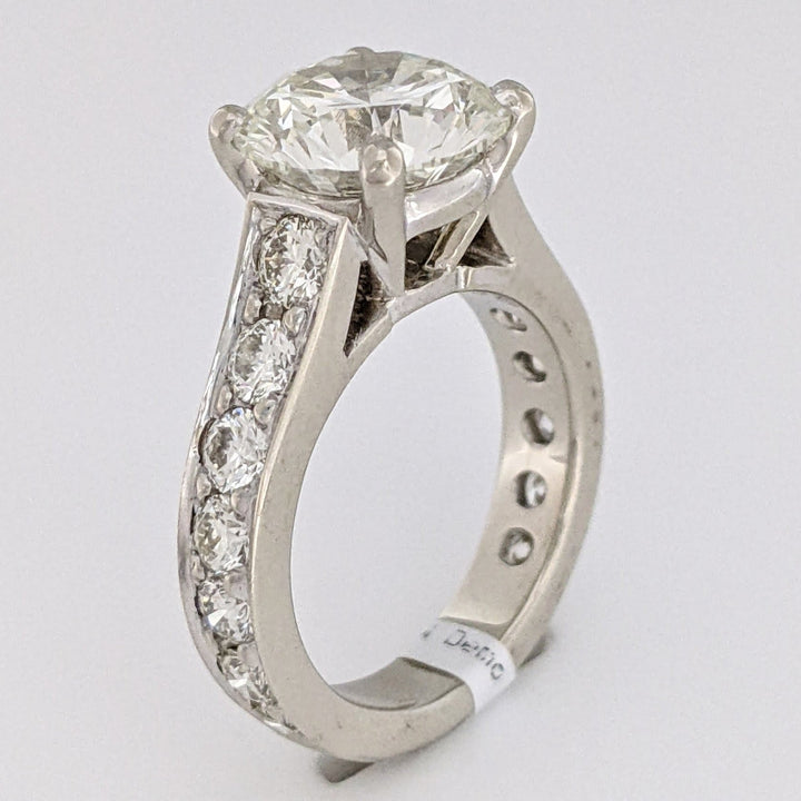 18K WHITE 3.44 CARAT TOTAL SI1 L DIAMOND ROUND WITH 1.32 CARAT TOTAL WEIGHT SI H (14) ESTATE RING 7.0 GRAMS