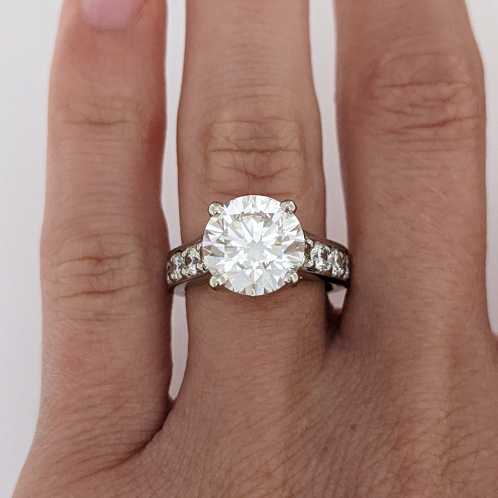 18K WHITE 3.44 CARAT TOTAL SI1 L DIAMOND ROUND WITH 1.32 CARAT TOTAL WEIGHT SI H (14) ESTATE RING 7.0 GRAMS