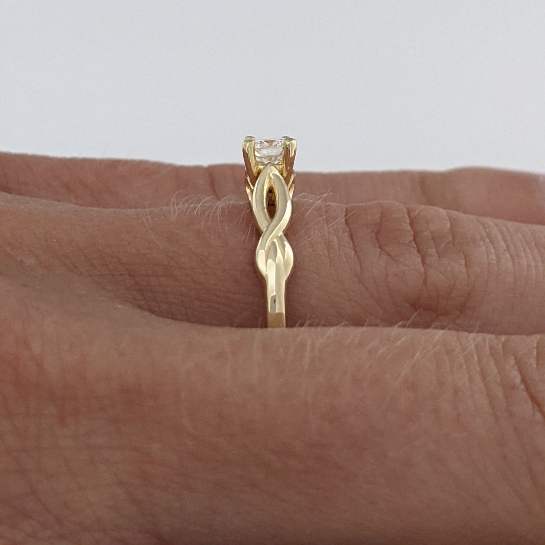 14K .22 CARAT TOTAL VS2 G DIAMOND ROUND TWIST MOUNTING ESTATE RING 2.4 GRAMS