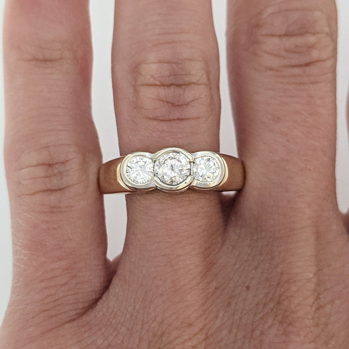 14K 1.00 CARAT TOTAL WEIGHT I1 I DIAMOND ROUND (3) BEZEL SET TRINITY ESTATE RING 5.6 GRAMS