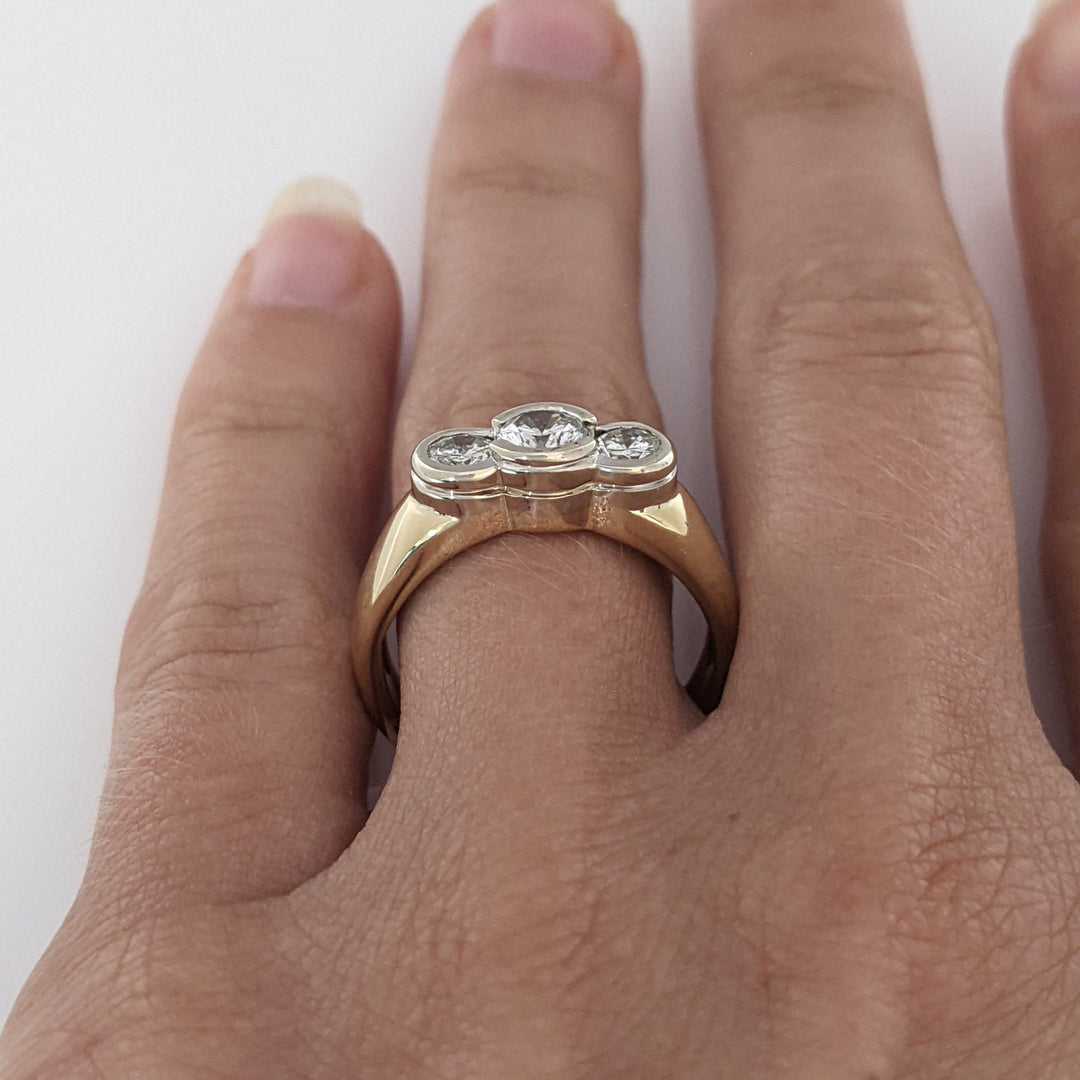 14K 1.00 CARAT TOTAL WEIGHT I1 I DIAMOND ROUND (3) BEZEL SET TRINITY ESTATE RING 5.6 GRAMS