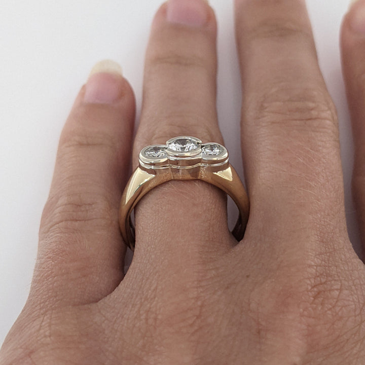 14K 1.00 CARAT TOTAL WEIGHT I1 I DIAMOND ROUND (3) BEZEL SET TRINITY ESTATE RING 5.6 GRAMS