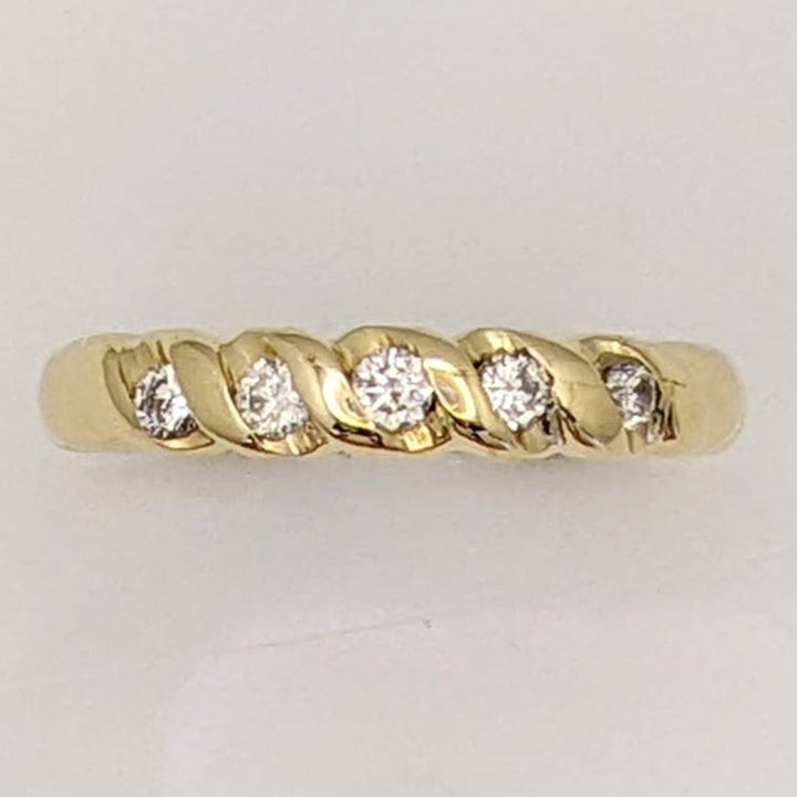 14K .19 CARAT TOTAL WEIGHT SI2 I DIAMOND ROUND (5) ESTATE TWIST BAND 2.3 GRAMS