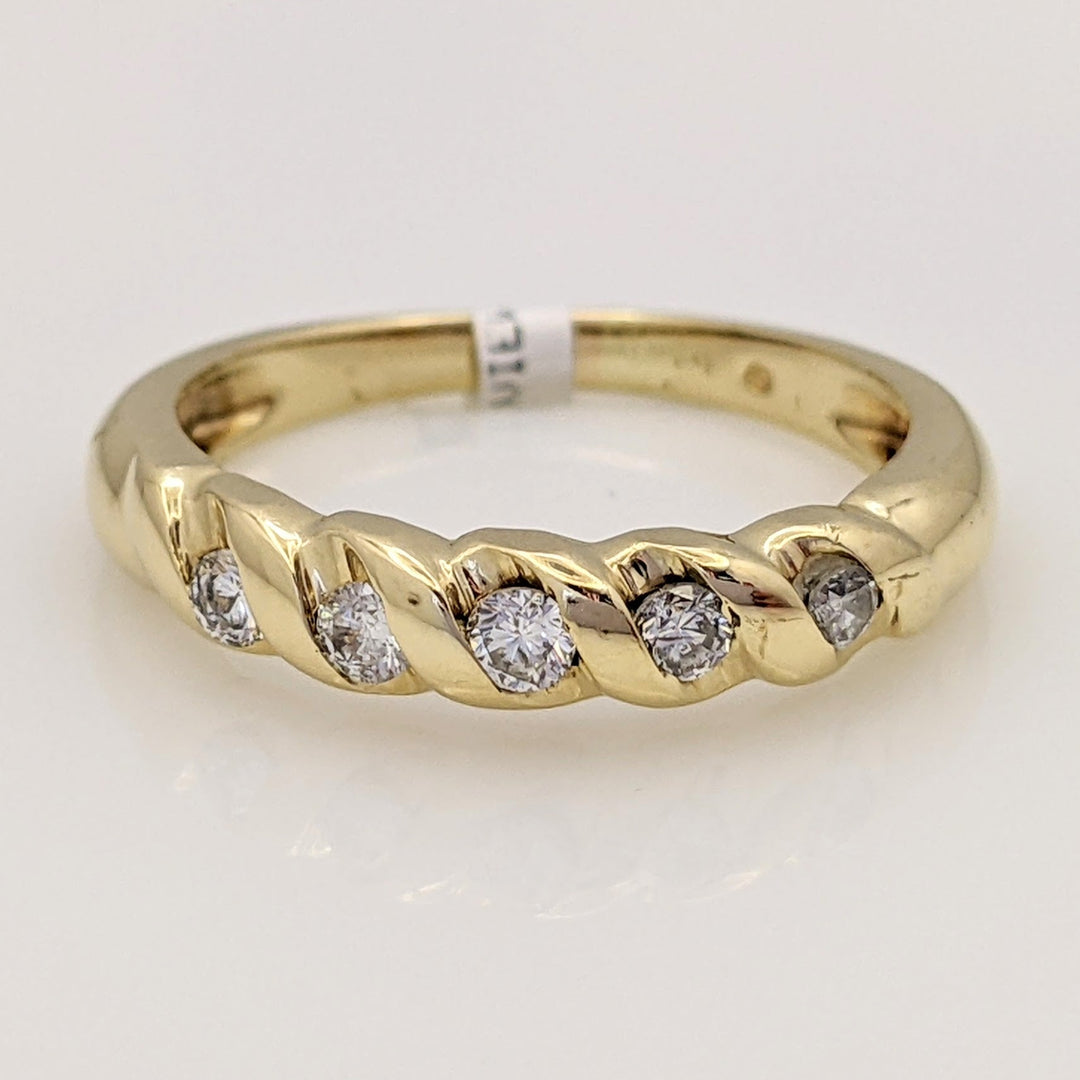 14K .19 CARAT TOTAL WEIGHT SI2 I DIAMOND ROUND (5) ESTATE TWIST BAND 2.3 GRAMS