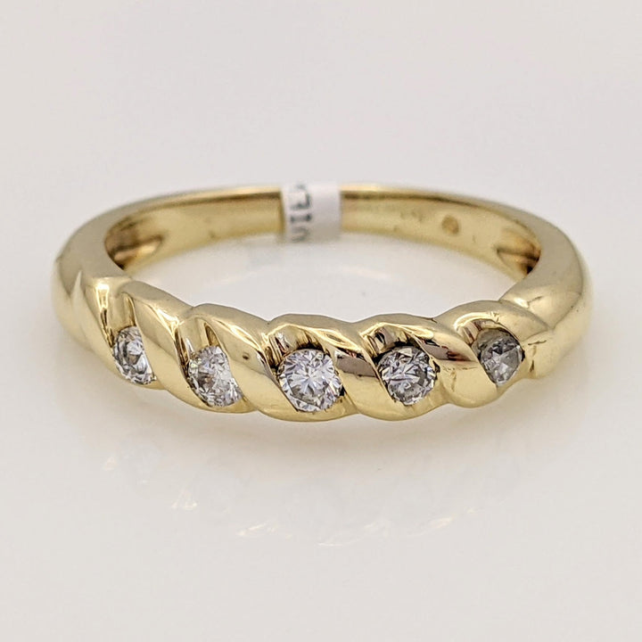 14K .19 CARAT TOTAL WEIGHT SI2 I DIAMOND ROUND (5) ESTATE TWIST BAND 2.3 GRAMS