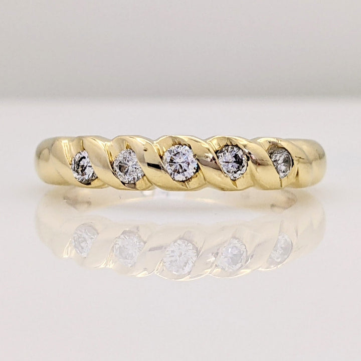 14K .19 CARAT TOTAL WEIGHT SI2 I DIAMOND ROUND (5) ESTATE TWIST BAND 2.3 GRAMS