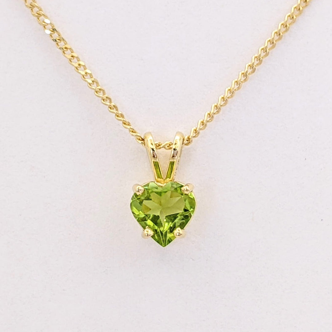 14K PERIDOT HEART 6MM ESTATE PENDANT &amp; CHAIN 2.3 GRAMS