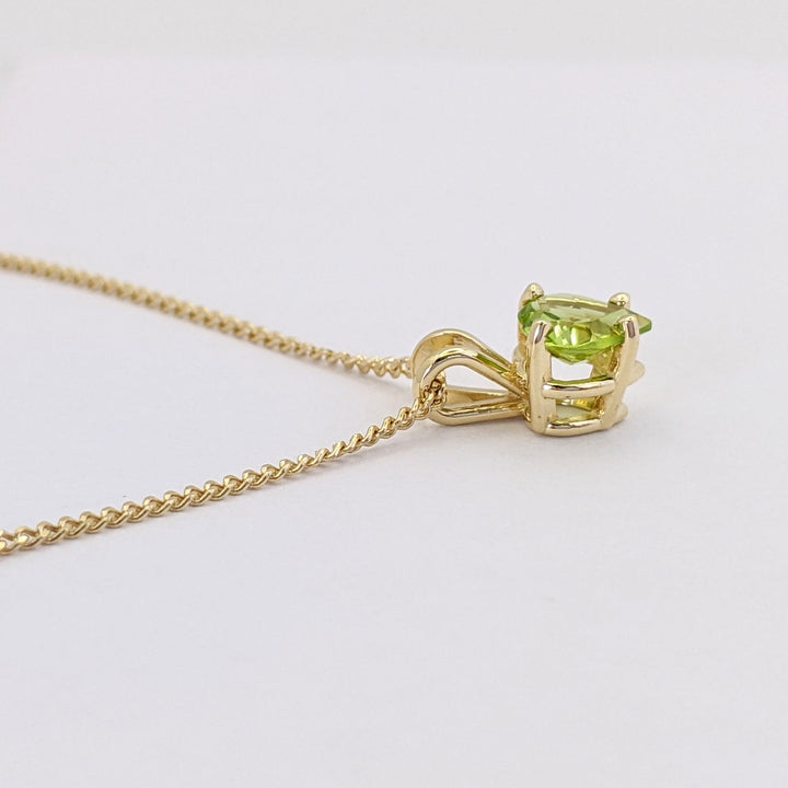 14K PERIDOT HEART 6MM ESTATE PENDANT &amp; CHAIN 2.3 GRAMS