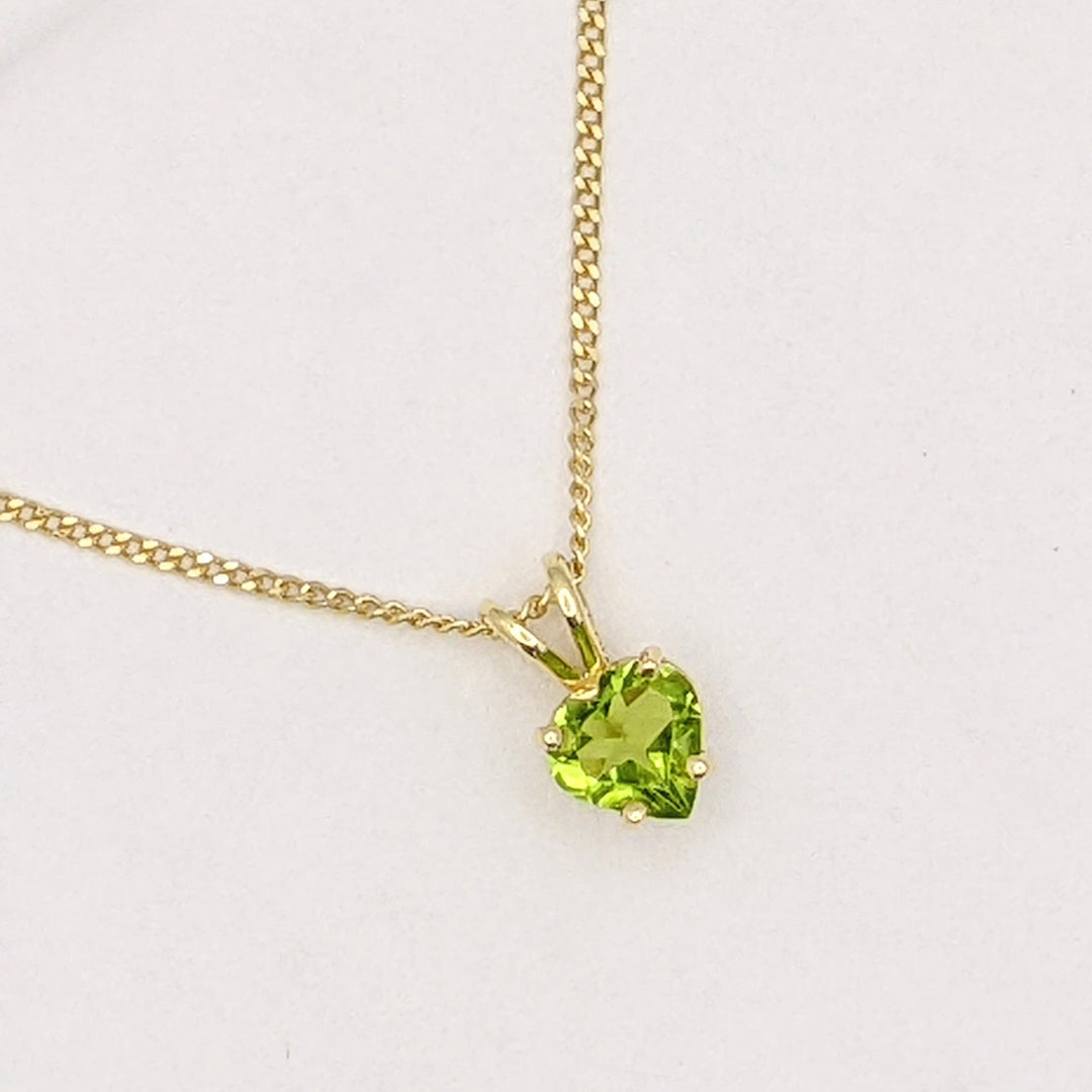 14K PERIDOT HEART 6MM ESTATE PENDANT &amp; CHAIN 2.3 GRAMS