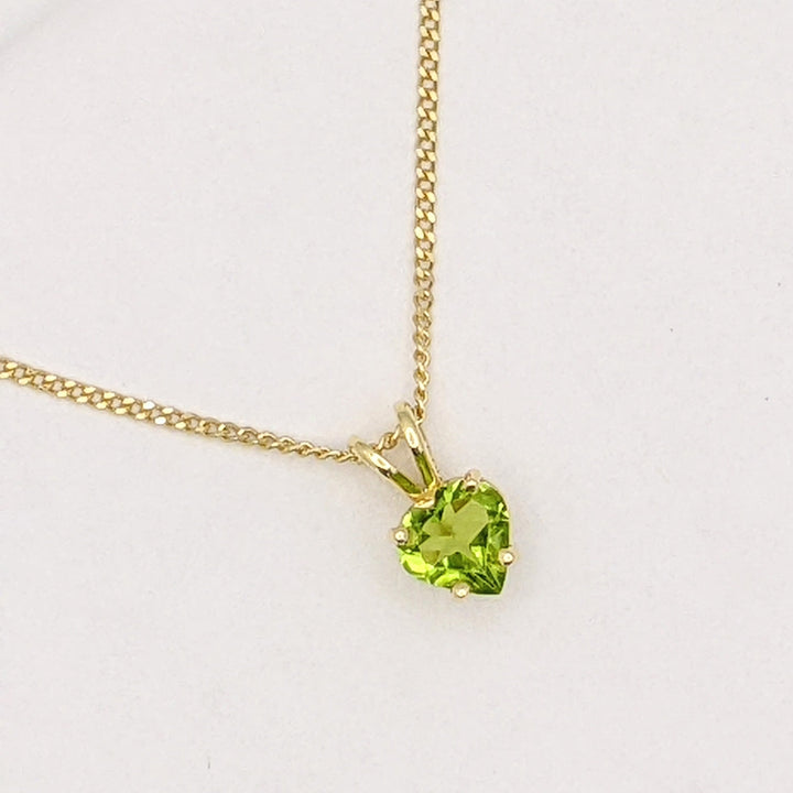 14K PERIDOT HEART 6MM ESTATE PENDANT &amp; CHAIN 2.3 GRAMS