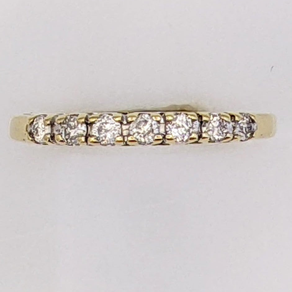 10K .21 CARAT TOTAL WEIGHT I2 H DIAMOND ROUND (7) ESTATE PRONG BAND 1.7 GRAMS