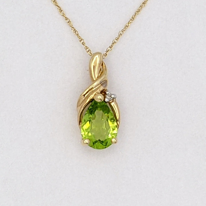 10K PERIDOT PEAR 6X9 WITH MELEE ESTATE PENDANT &amp; CHAIN 1.8 GRAMS