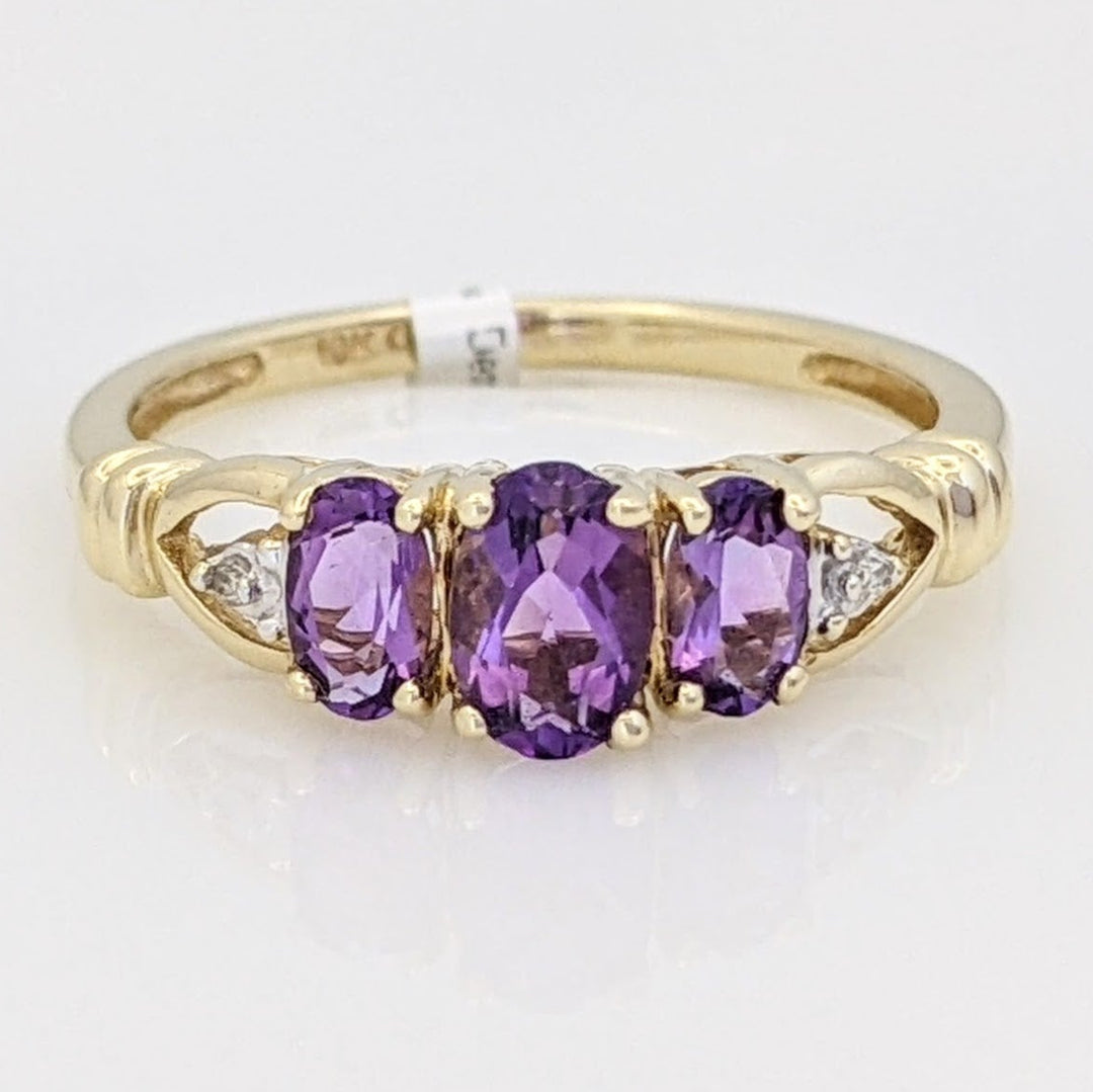 10K AMETHYST OVAL (3) WITH (2) MELEE ESTATE RING 2.0 GRAMS