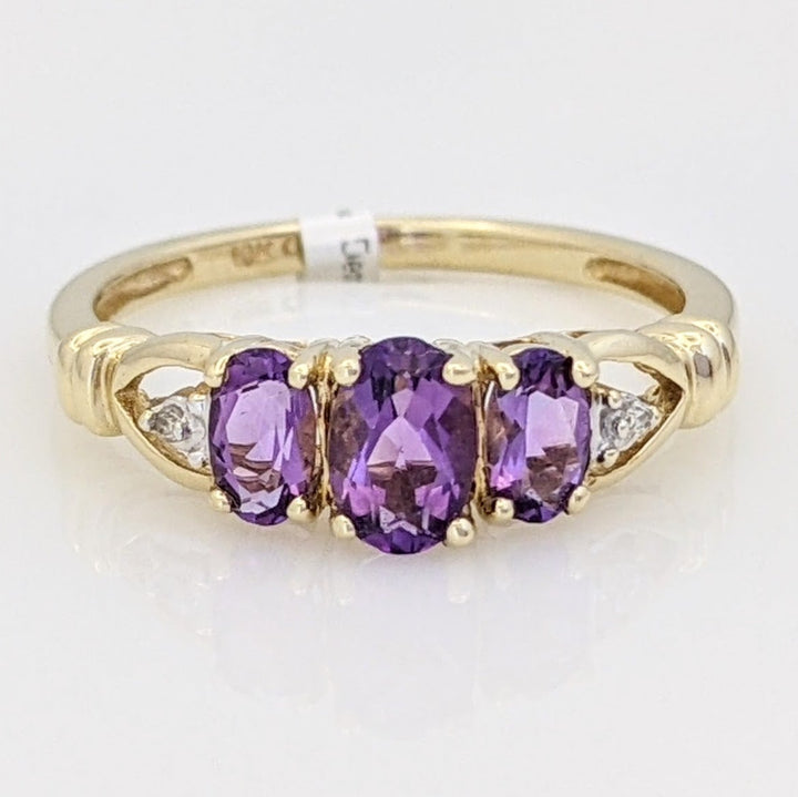 10K AMETHYST OVAL (3) WITH (2) MELEE ESTATE RING 2.0 GRAMS