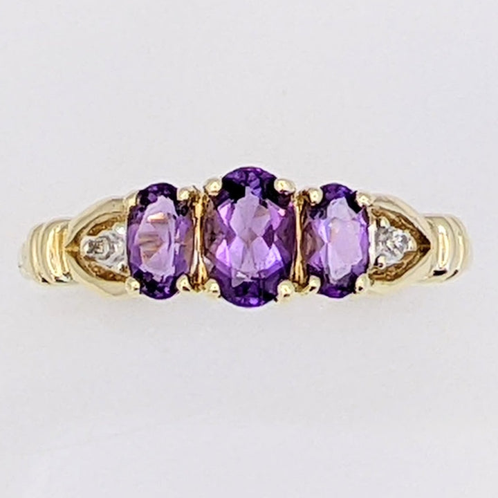 10K AMETHYST OVAL (3) WITH (2) MELEE ESTATE RING 2.0 GRAMS