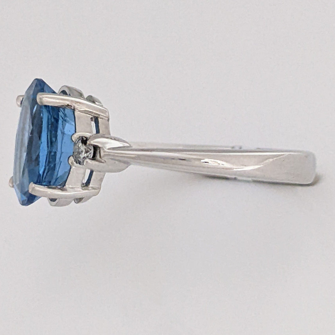 18K WHITE LONDON BLUE TOPAZ OVAL 8X10 WITH (2) MELEE ESTATE RING 4.4 GRAMS