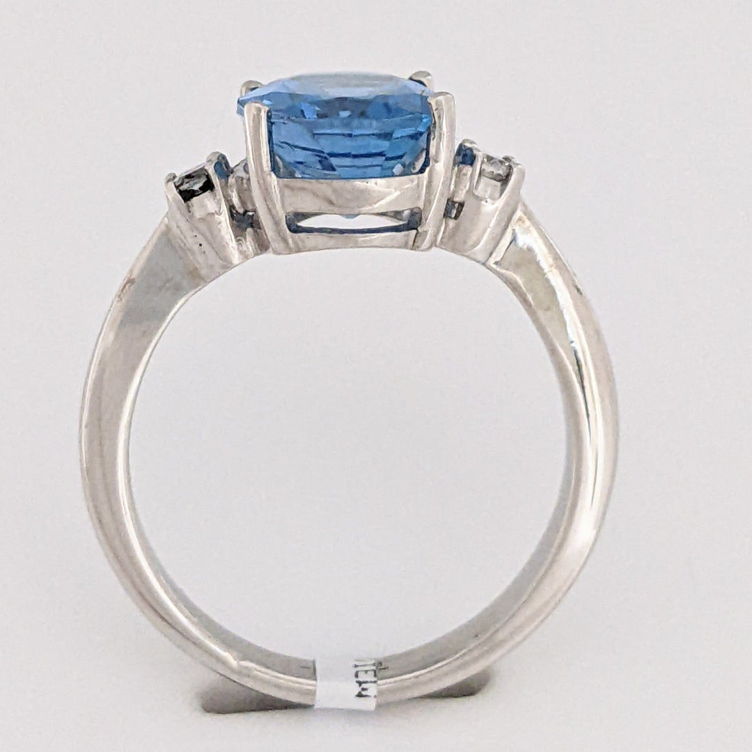 18K WHITE LONDON BLUE TOPAZ OVAL 8X10 WITH (2) MELEE ESTATE RING 4.4 GRAMS