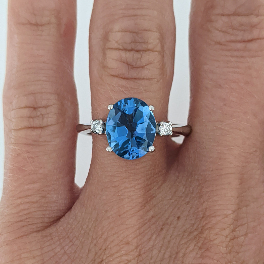 18K WHITE LONDON BLUE TOPAZ OVAL 8X10 WITH (2) MELEE ESTATE RING 4.4 GRAMS