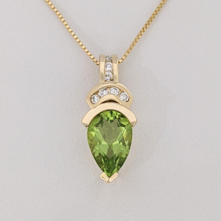 14K PERIDOT PEAR 6X8 WITH (7) MELEE ESTATE PENDANT &amp; CHAIN 2.9 GRAMS