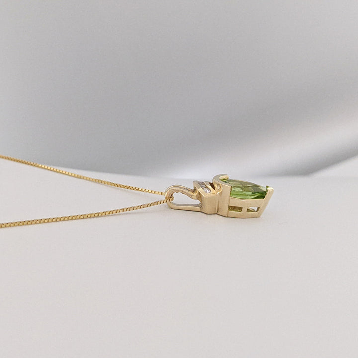 14K PERIDOT PEAR 6X8 WITH (7) MELEE ESTATE PENDANT &amp; CHAIN 2.9 GRAMS