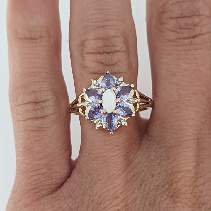 10K OPAL OVAL 3X5 WITH (6) PEAR IOLITE 3X4 ESTATE RING 2.5 GRAMS