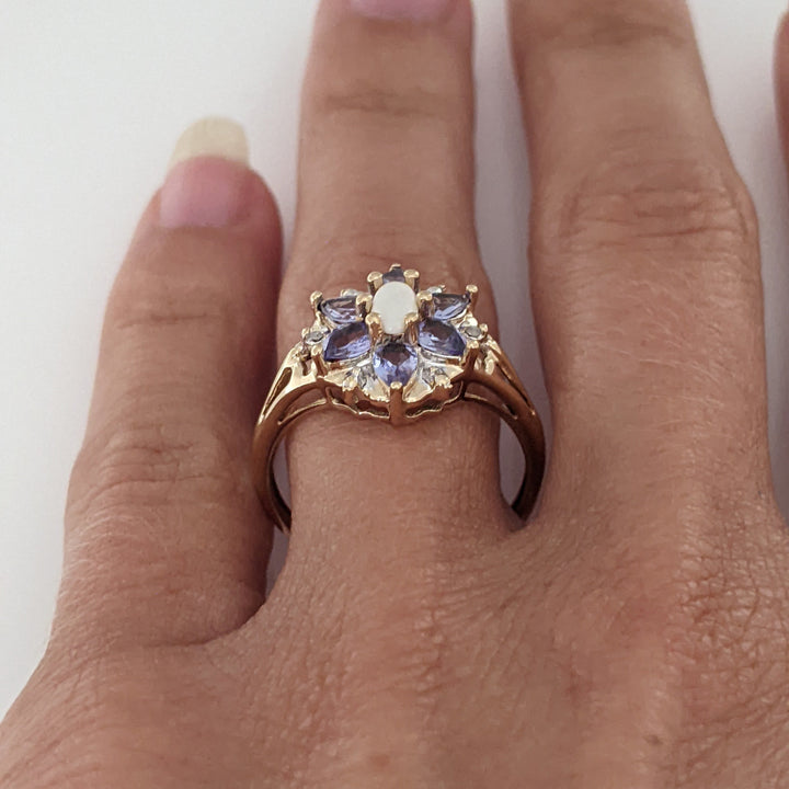 10K OPAL OVAL 3X5 WITH (6) PEAR IOLITE 3X4 ESTATE RING 2.5 GRAMS