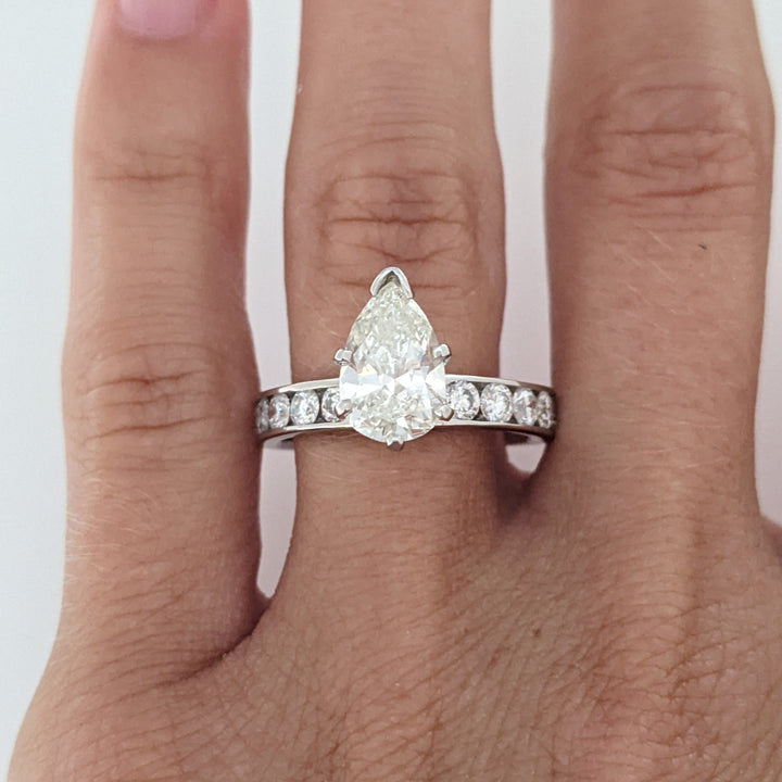 14K WHITE 2.39 CARAT TOTAL WEIGHT I1 K DIAMOND PEAR WITH (10) ROUND CHANNEL DIAMOND ESTATE RING 4.1 GRAMS