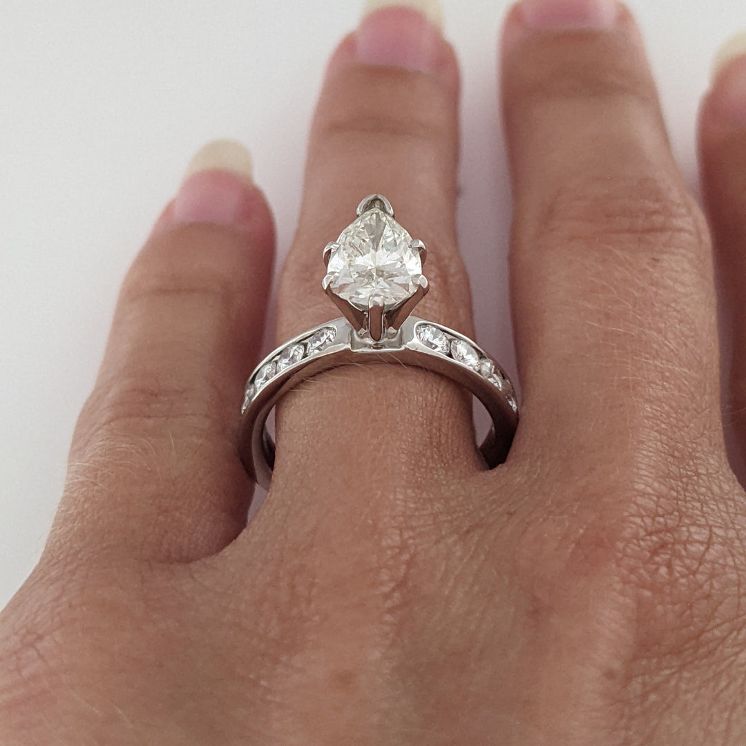 14K WHITE 2.39 CARAT TOTAL WEIGHT I1 K DIAMOND PEAR WITH (10) ROUND CHANNEL DIAMOND ESTATE RING 4.1 GRAMS