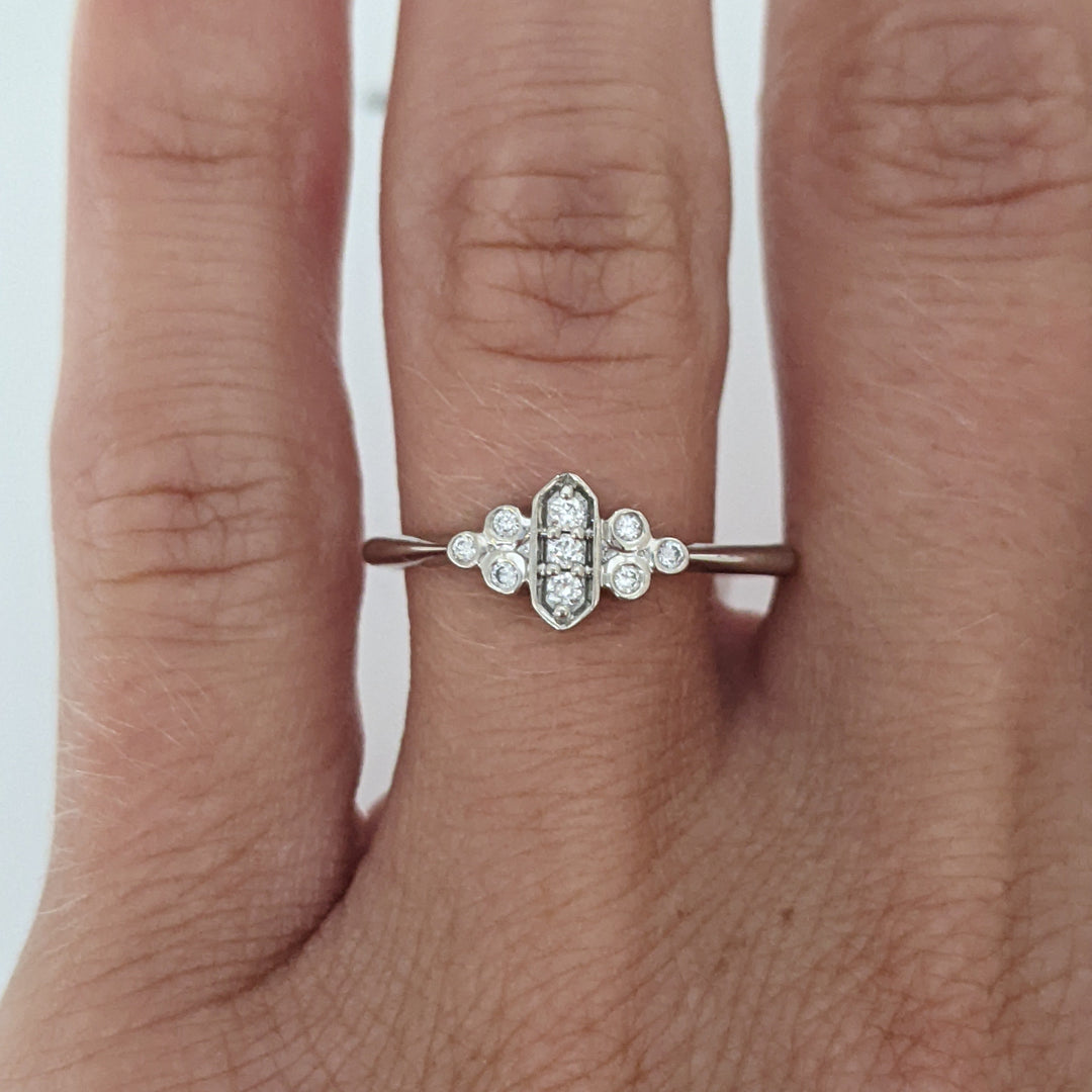 10K WHITE .10 CARAT TOTAL WEIGHT I1 G DIAMOND ROUND (9) ESTATE FASHION RING 1.6 GRAMS