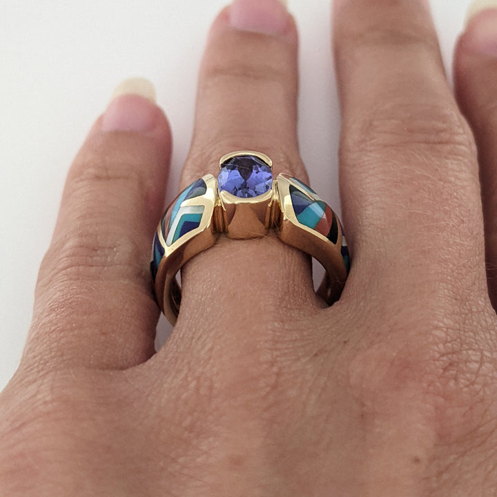 14K TANZANITE OVAL 6X8 WITH CARNELIAN, ONYX, LAPIS, TURQUOISE, AND MOTHER OF PEARL INLAY ESTATE RING 9.0 GRAMS