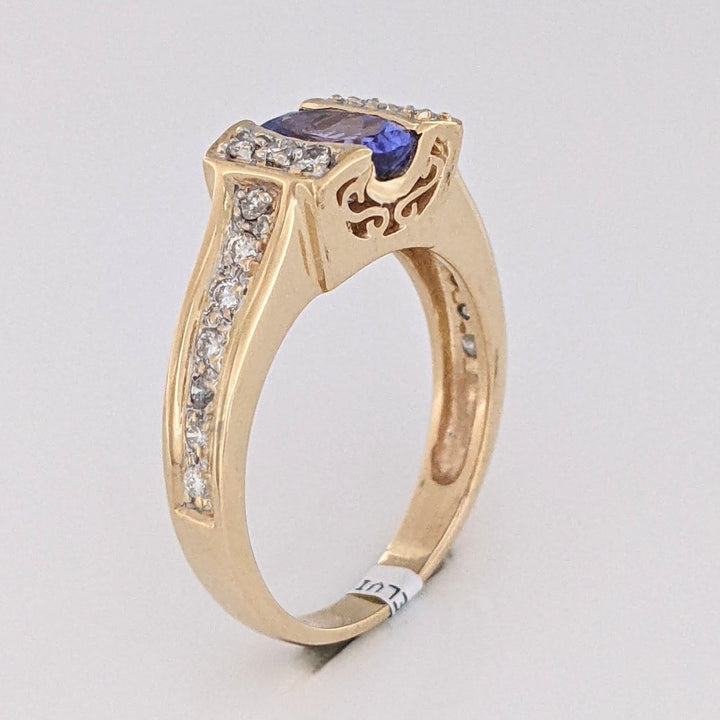 14K TANZANITE OVAL 5X7 WITH .20 DIAMOND TOTAL WEIGHT (20) ROUND ESTATE RING 4.8 GRAMS