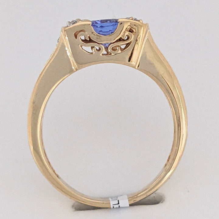 14K TANZANITE OVAL 5X7 WITH .20 DIAMOND TOTAL WEIGHT (20) ROUND ESTATE RING 4.8 GRAMS