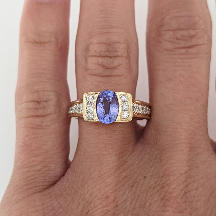 14K TANZANITE OVAL 5X7 WITH .20 DIAMOND TOTAL WEIGHT (20) ROUND ESTATE RING 4.8 GRAMS