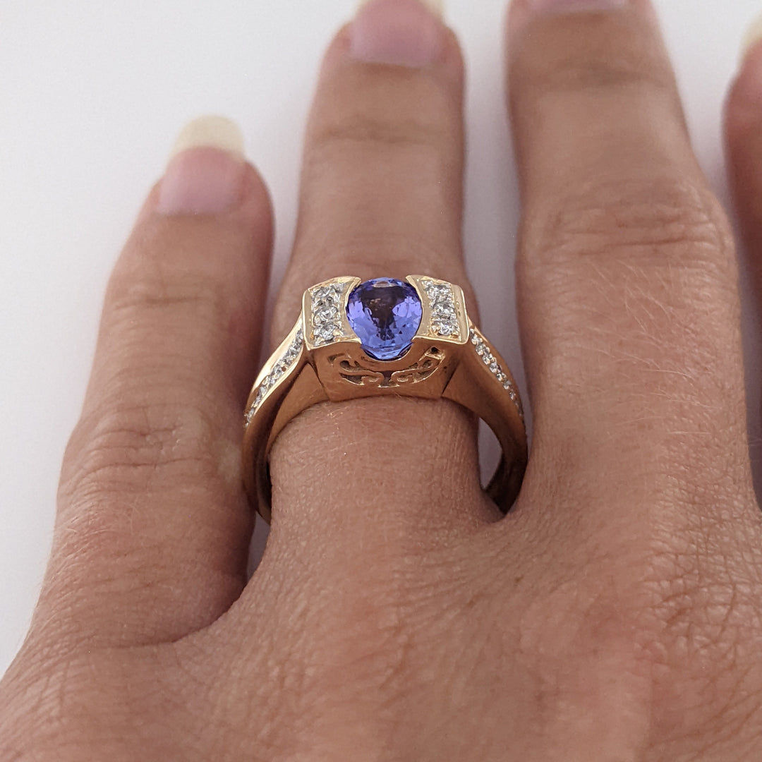 14K TANZANITE OVAL 5X7 WITH .20 DIAMOND TOTAL WEIGHT (20) ROUND ESTATE RING 4.8 GRAMS