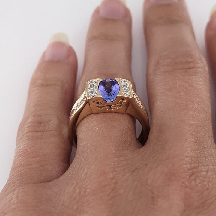 14K TANZANITE OVAL 5X7 WITH .20 DIAMOND TOTAL WEIGHT (20) ROUND ESTATE RING 4.8 GRAMS