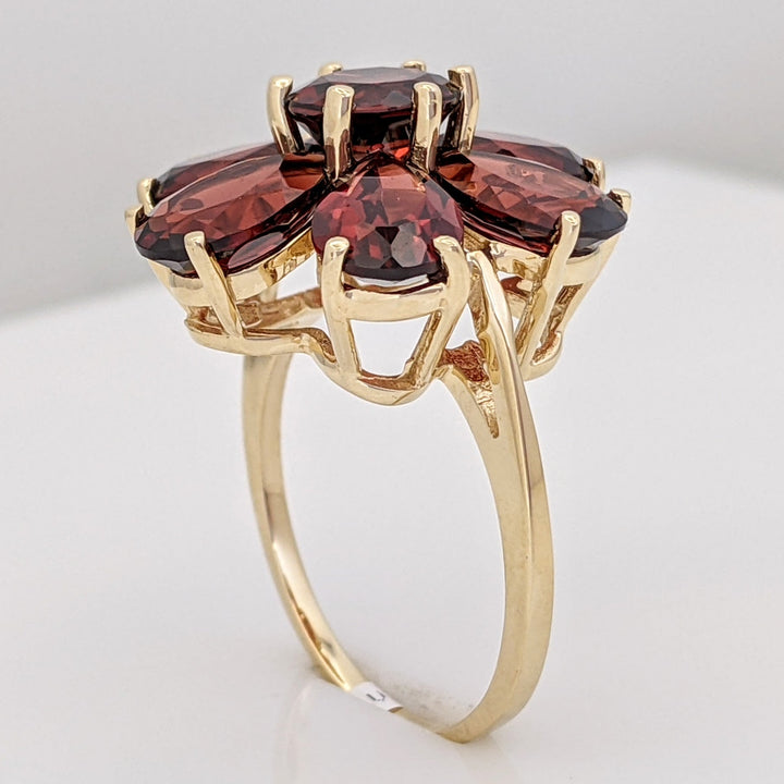 10K GARNET PEAR (6) 6X9 ROUND (1) 7MM ESTATE CLUSTER RING 5.9 GRAMS