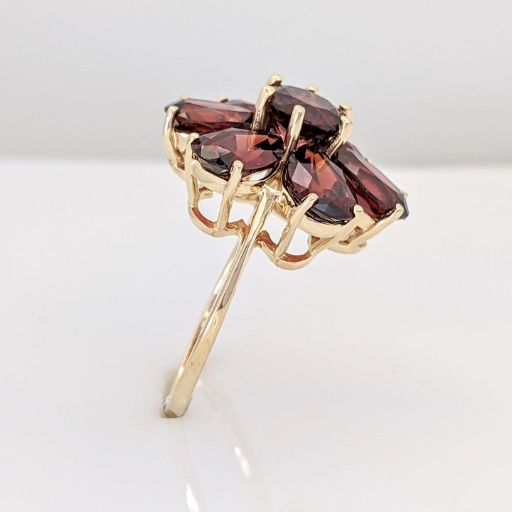 10K GARNET PEAR (6) 6X9 ROUND (1) 7MM ESTATE CLUSTER RING 5.9 GRAMS