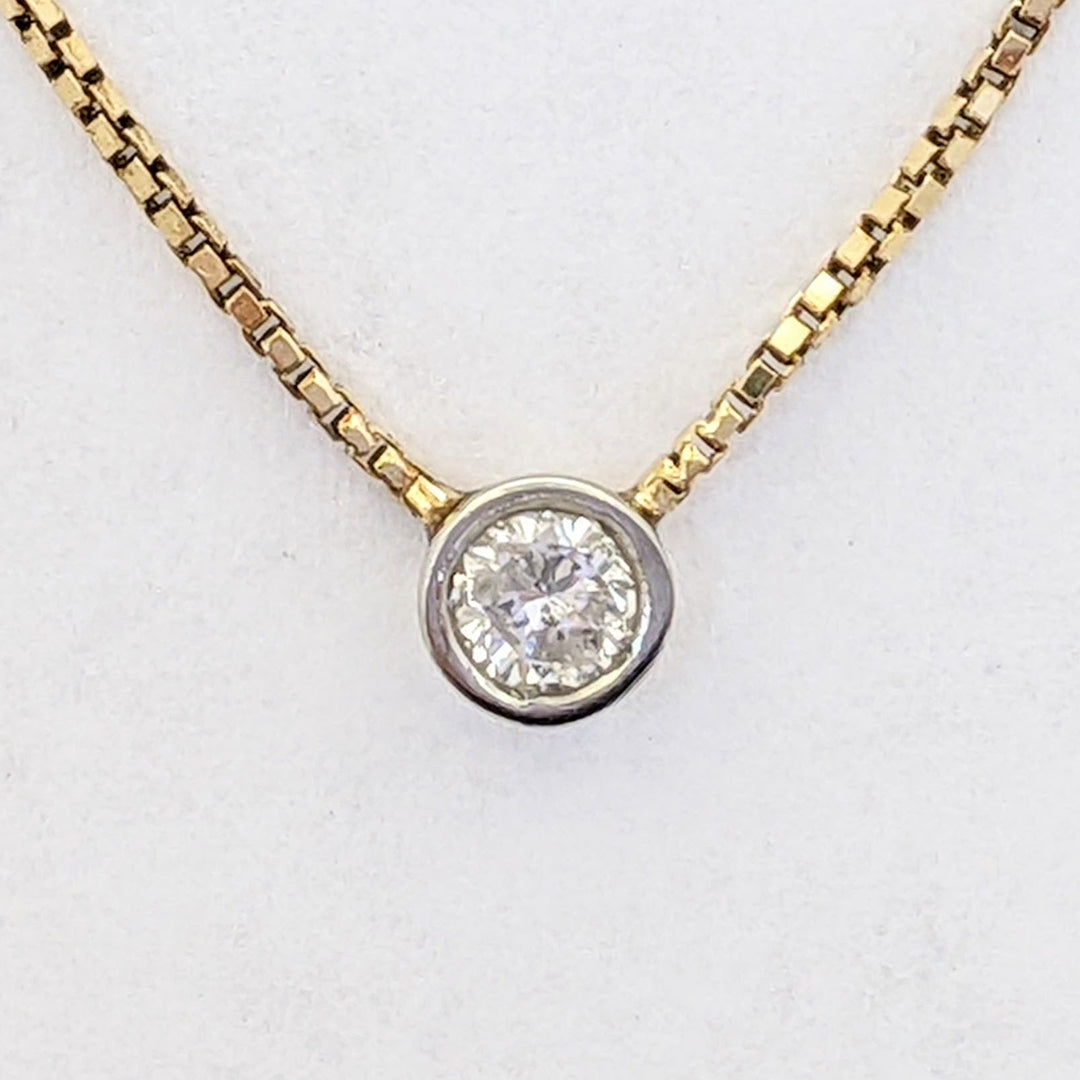 14K TWO-TONE .23 CARAT TOTAL I1 I DIAMOND ROUND BEZEL SET ESTATE NECKLACE 2.9 GRAMS