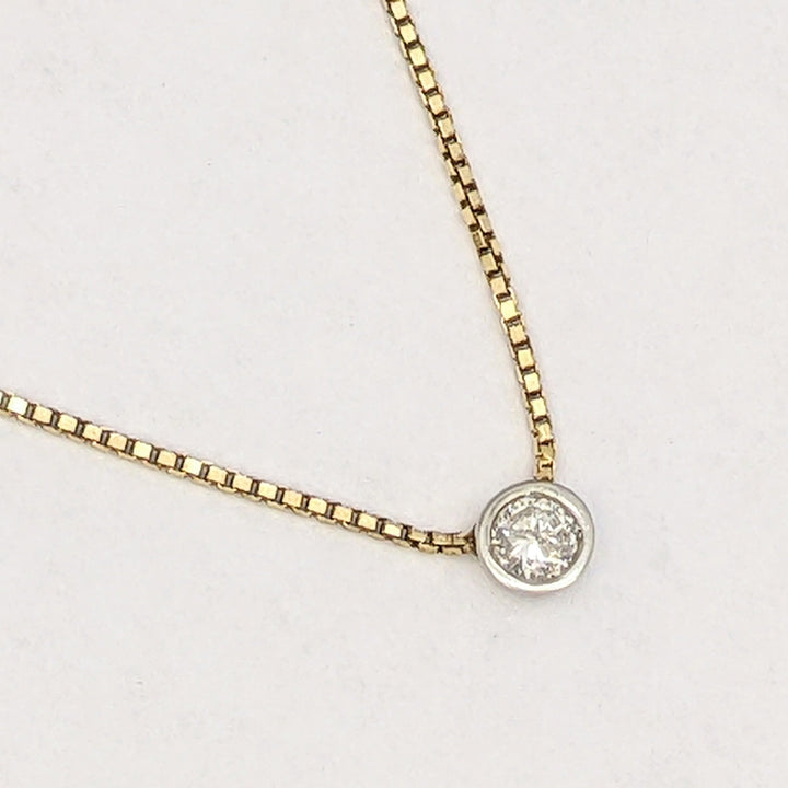 14K TWO-TONE .23 CARAT TOTAL I1 I DIAMOND ROUND BEZEL SET ESTATE NECKLACE 2.9 GRAMS