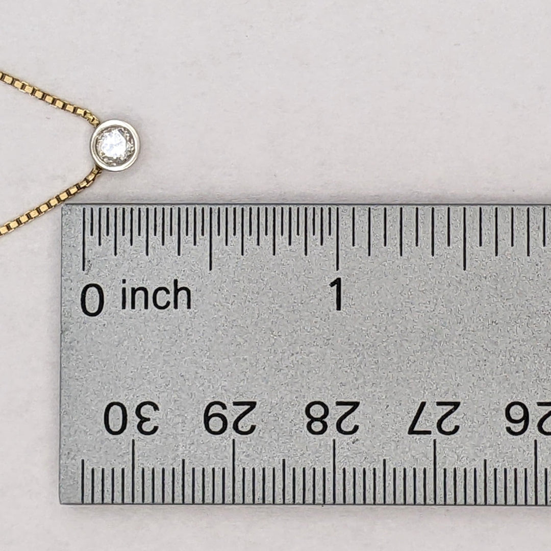 14K TWO-TONE .23 CARAT TOTAL I1 I DIAMOND ROUND BEZEL SET ESTATE NECKLACE 2.9 GRAMS