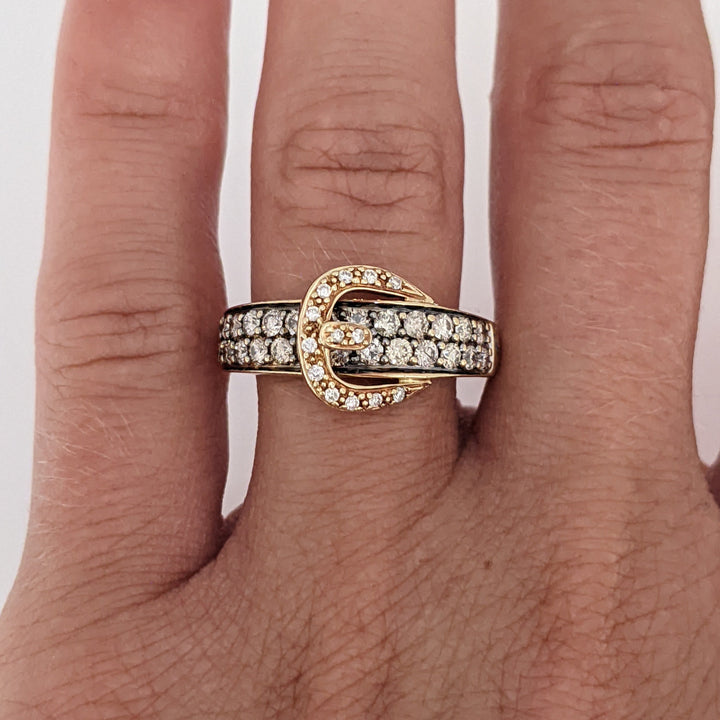 14K .72 CARAT TOTAL WEIGHT I1 WHITE/BROWN ROUND DIAMOND BUCKLE ESTATE RING 3.6 GRAMS