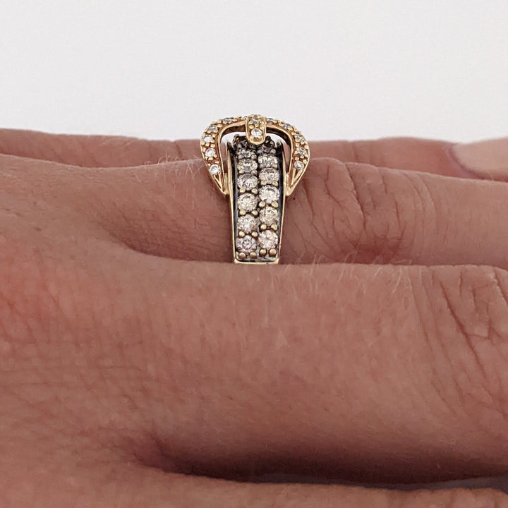 14K .72 CARAT TOTAL WEIGHT I1 WHITE/BROWN ROUND DIAMOND BUCKLE ESTATE RING 3.6 GRAMS