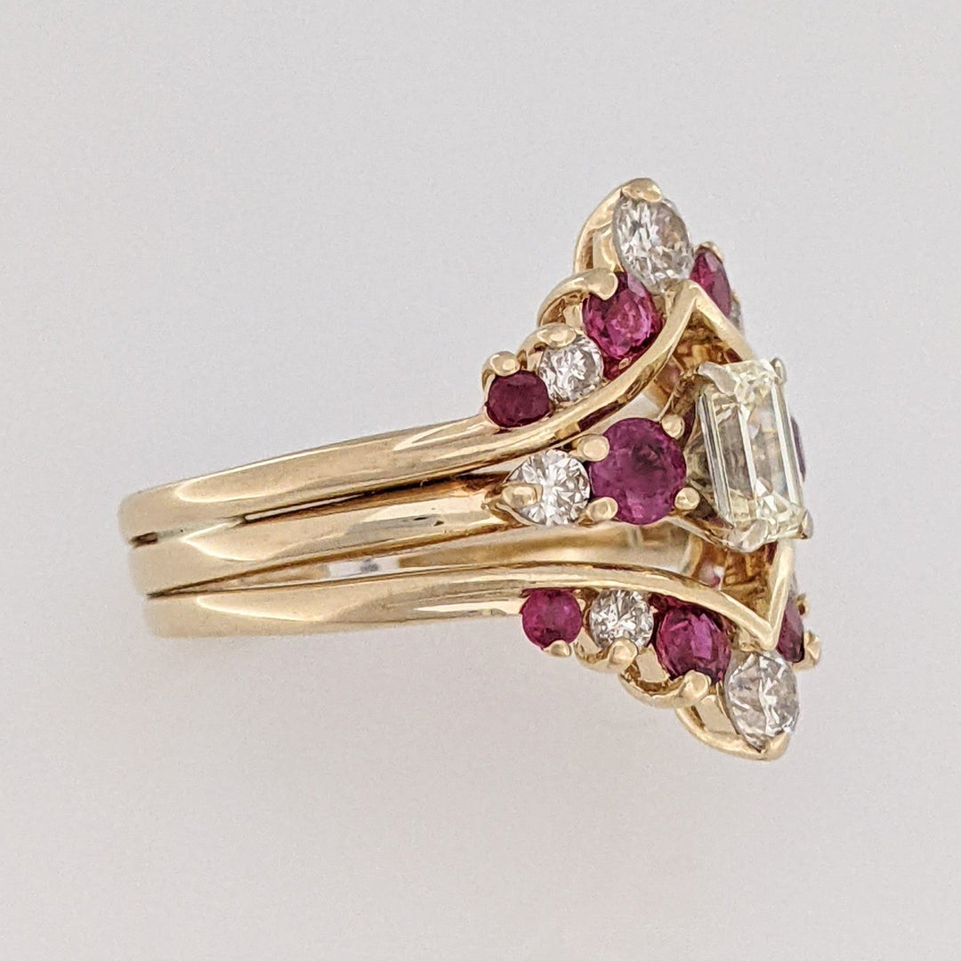 14K .91 CARAT TOTAL WEIGHT VS2 K DIAMOND EMERALD CUT (1) ROUND (8) WITH RUBY ROUND (10) ESTATE RING SET 6.6 GRAMS