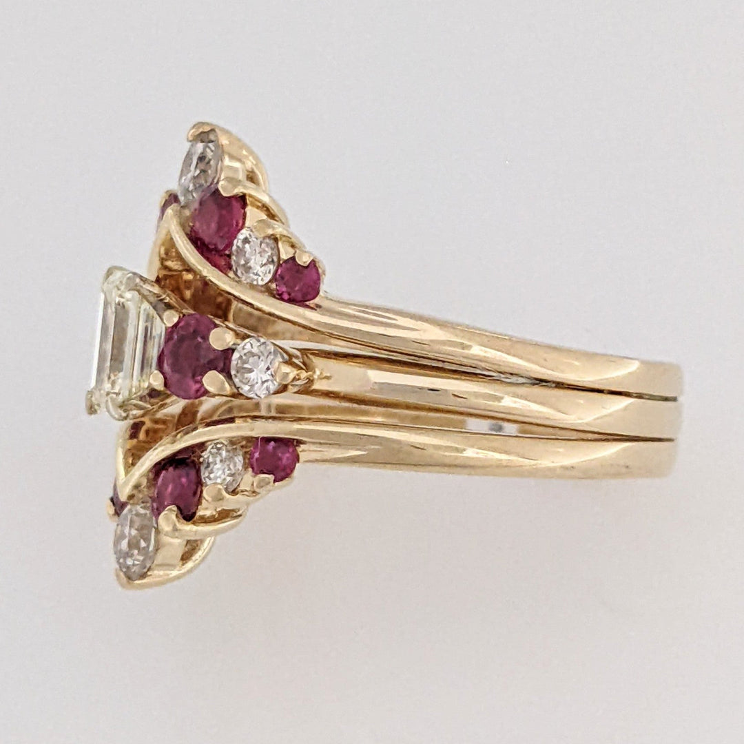 14K .91 CARAT TOTAL WEIGHT VS2 K DIAMOND EMERALD CUT (1) ROUND (8) WITH RUBY ROUND (10) ESTATE RING SET 6.6 GRAMS