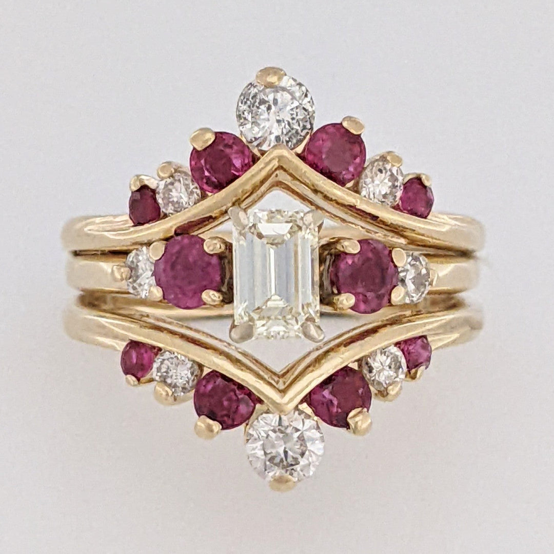 14K .91 CARAT TOTAL WEIGHT VS2 K DIAMOND EMERALD CUT (1) ROUND (8) WITH RUBY ROUND (10) ESTATE RING SET 6.6 GRAMS