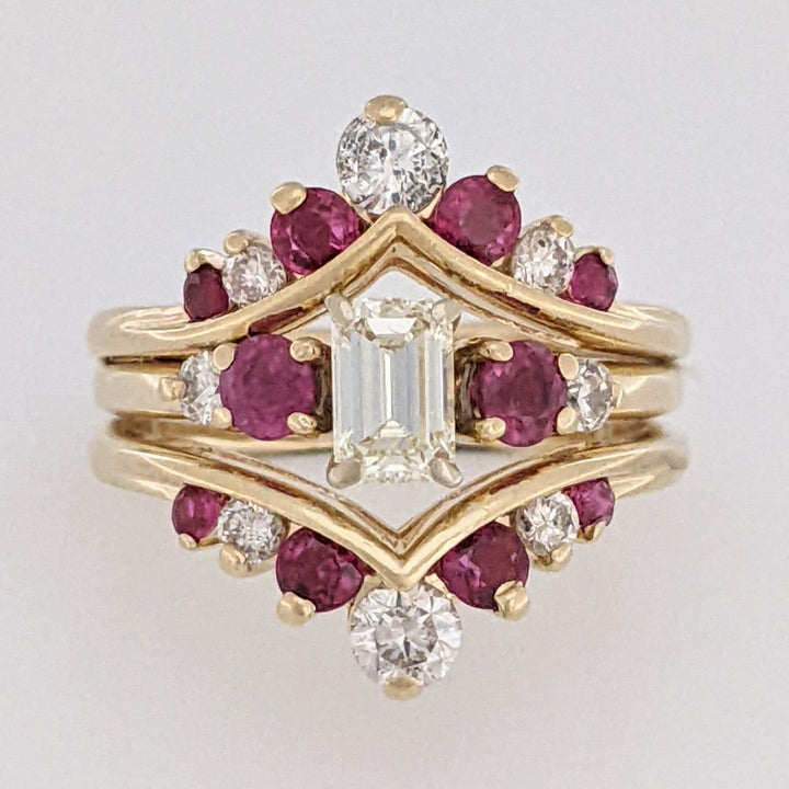 14K .91 CARAT TOTAL WEIGHT VS2 K DIAMOND EMERALD CUT (1) ROUND (8) WITH RUBY ROUND (10) ESTATE RING SET 6.6 GRAMS