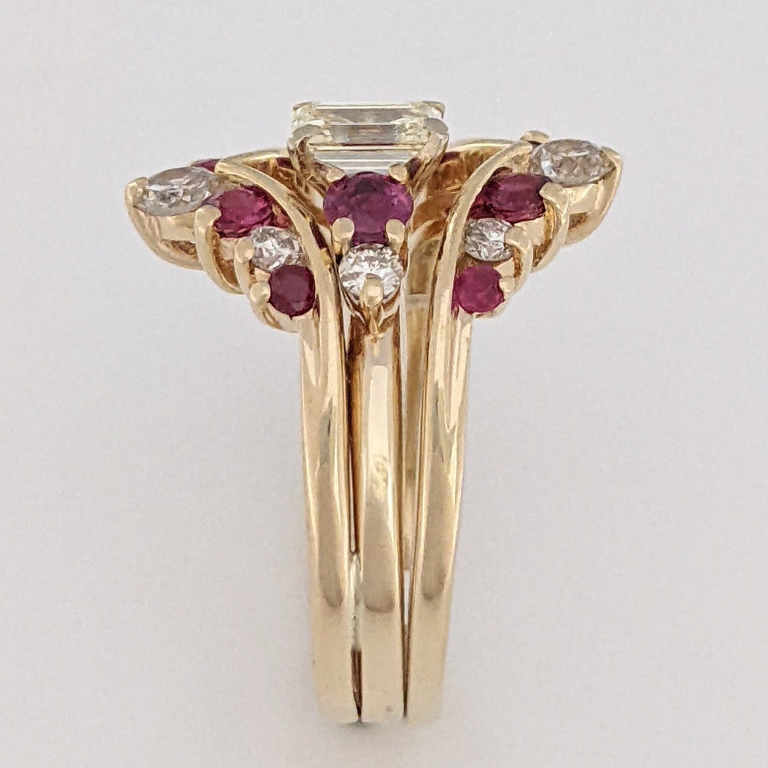14K .91 CARAT TOTAL WEIGHT VS2 K DIAMOND EMERALD CUT (1) ROUND (8) WITH RUBY ROUND (10) ESTATE RING SET 6.6 GRAMS